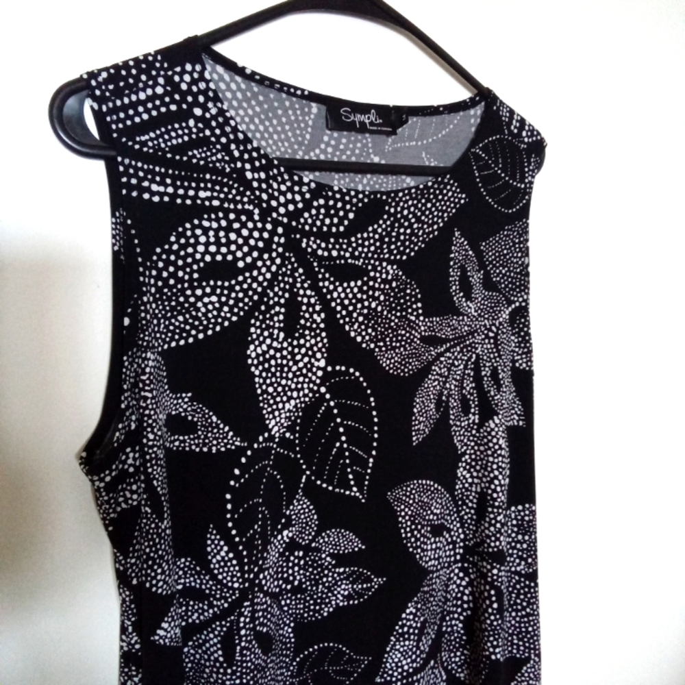 Simpli Women's Black & White Tropical Print Round Neckline Dress Size 14